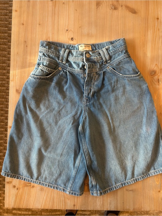 We The Free Pants - We The Free Relaxed High-Waist Light Blue Denim Bermudas